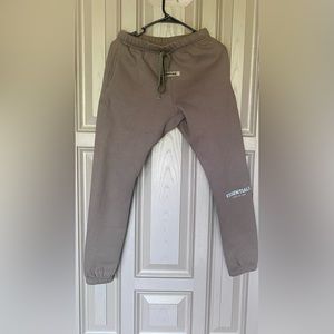 Essential sweatpants color brown/green